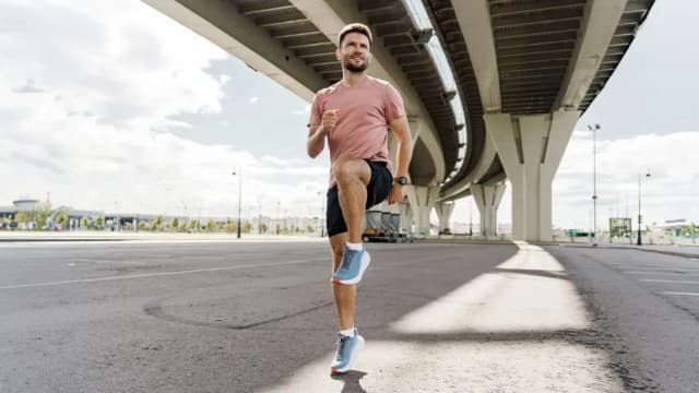Co to jest trening cardio? Poznaj jego korzyści i ćwiczenia Co to jest trening cardio? Poznaj jego korzyści i ćwiczenia